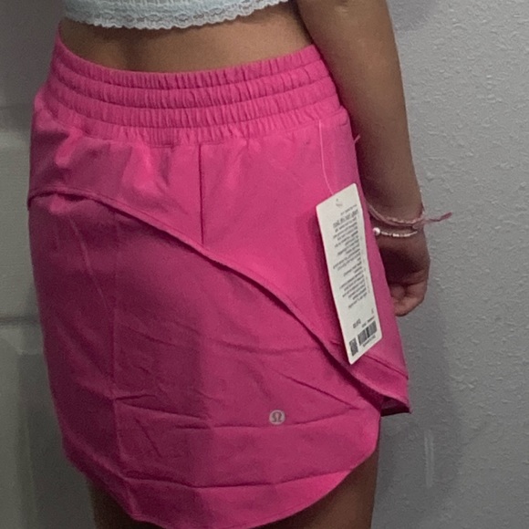 Lulu lemon Hotty Hot Skirt size 2 - Picture 4 of 4